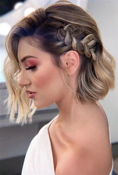 Hladký bob účes pre ples