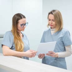 konzultácia s lekárom na estetickej klinike