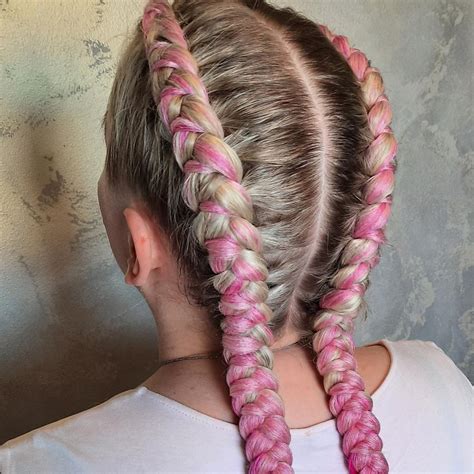 Zapletené copánky s kanekalonem