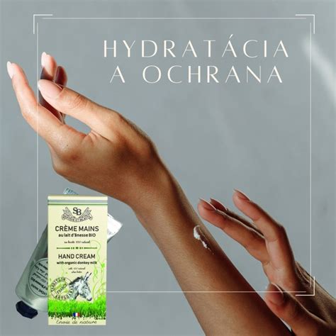 Aplikácia hydratačného krému na ruky