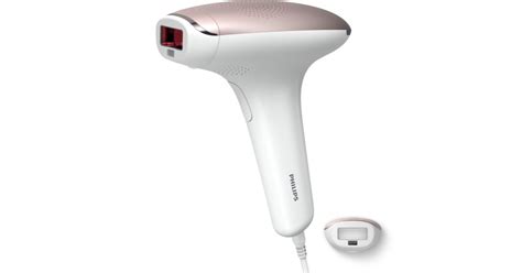 Muž používa Philips Lumea na nohy