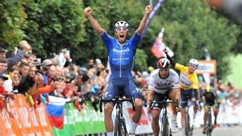 Nemecký cyklista propagujúci pánsku kozmetiku