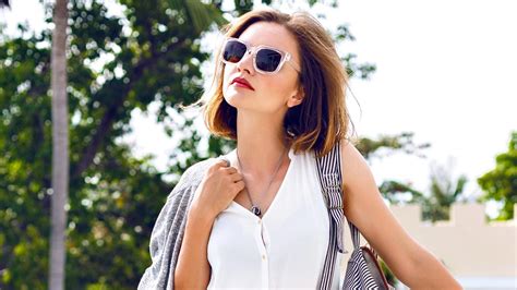 Elegantná žena s moderne upraveným drdolom