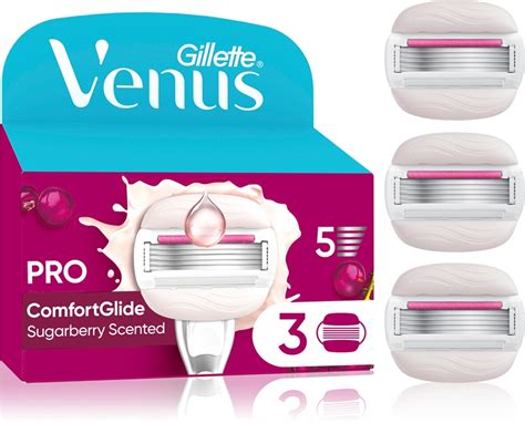 Žena holiaca si nohu s holiacim strojčekom Gillette Venus