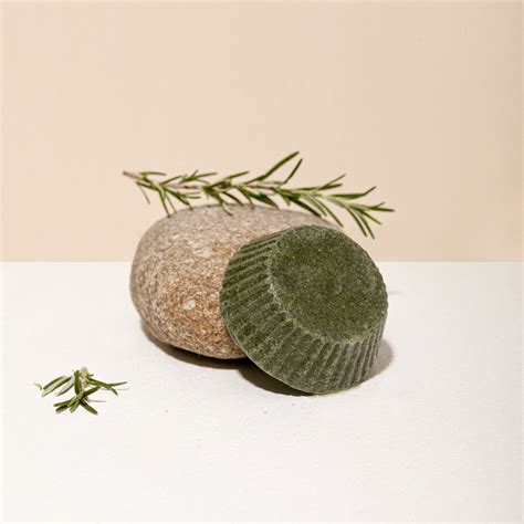 Tuhý šampón pre cestovanie