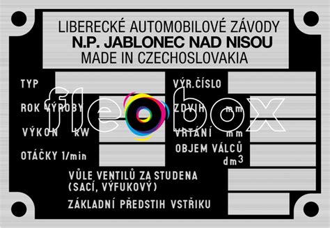 Poškodený a nečitateľný výrobný štítok na automobile