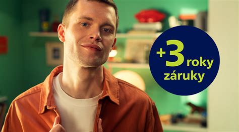 Muž mení typ fúzov a brady na fotke