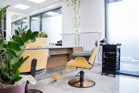 kaderníctvo interiér profesionálna starostlivosť o vlasy
