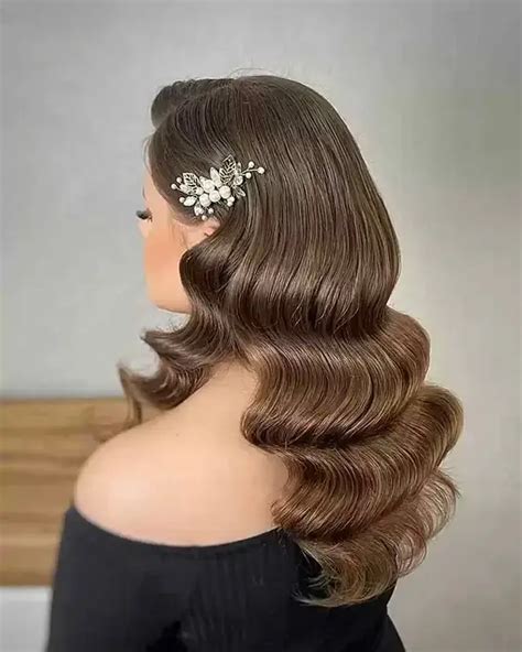 Hollywoodske vlny pre stužkovú