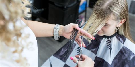 moderný dámsky strih a profesionálna kadernícka starostlivosť