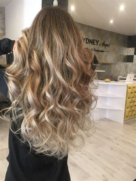 ukážka techniky balayage a melírovania vlasov