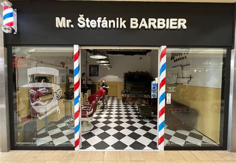 Vstup do tradičného pánskeho holičstva Mr. Štefánik
