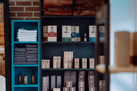 Sortiment kvalitných produktov na starostlivosť o vlasy a bradu v barber shope