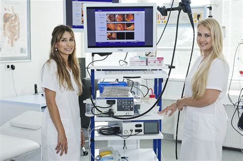 Schéma endoskopického prístupu k čelu a obočiu