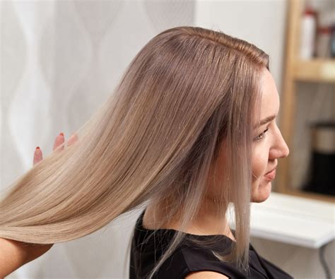 Trendy v pánskom farbení vlasov - prírodné odtiene a melír