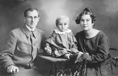 dobová fotografia chudobného príbytku z prvej polovice 20. storočia