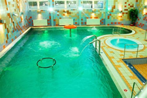 relaxačný bazén a wellness zóna v kúpeľnom hoteli