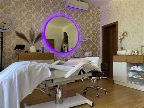 ukážka kozmetického ošetrenia pleti v modernom salóne