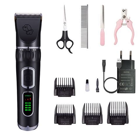 Základné nástroje pre domáce strihanie vlasov (nožnice, strojček, rozprašovač)