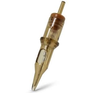Detailný záber na sterilné tetovacie ihly a cartridge pre PMU