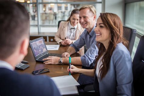 spokojný zákazník s oholenou tvárou