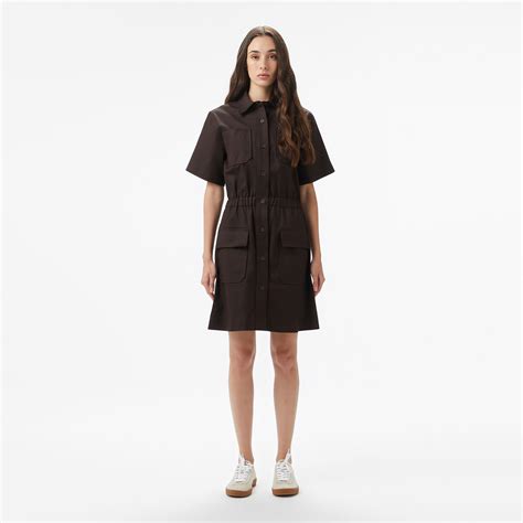 štýlový muž s krátkym strihom fade