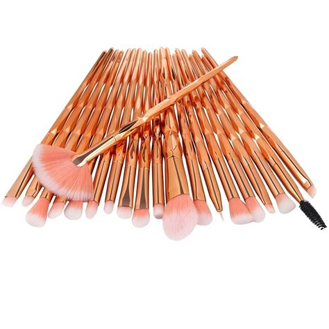 porovnanie rôznych typov štetcov na obočie