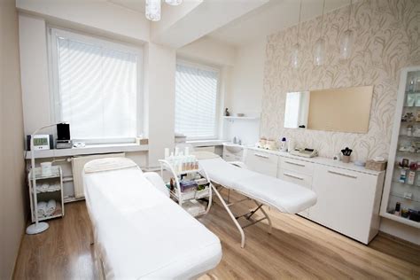 Salón krásy s ponukou kozmetiky a manikúry