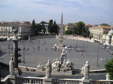 Pohľad na námestie Piazza del Popolo s obeliskom