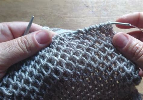 Schéma rozdelenia prameňov pri pletení francúzskeho vrkoča