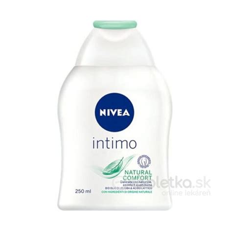 Muž v sprche, symbolizujúci intímnu hygienu