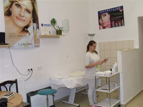 Spokojní zákazníci v salóne krásy