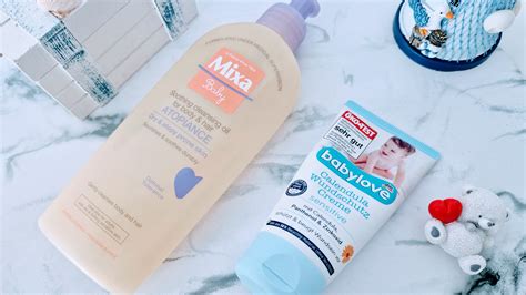 Detská kúpeľňová kozmetika zoradená na poličke