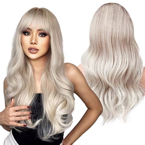 Elegantné rozpustené vlasy s ofinou a jemnými vlnami