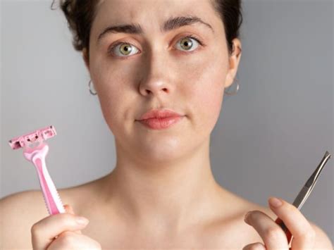 Žena s jemnými chĺpkami na tvári