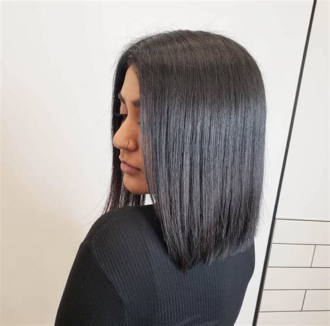 Štýlový blunt bob na rovných vlasoch